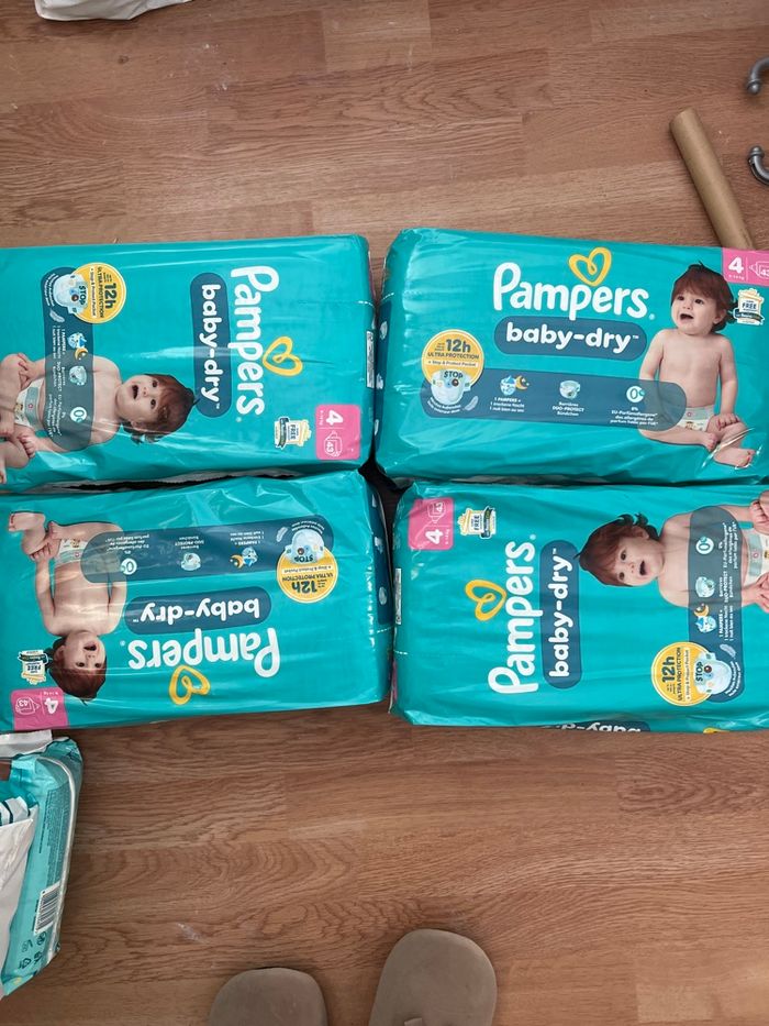Lot 4 paquet Pampers couche taille 4