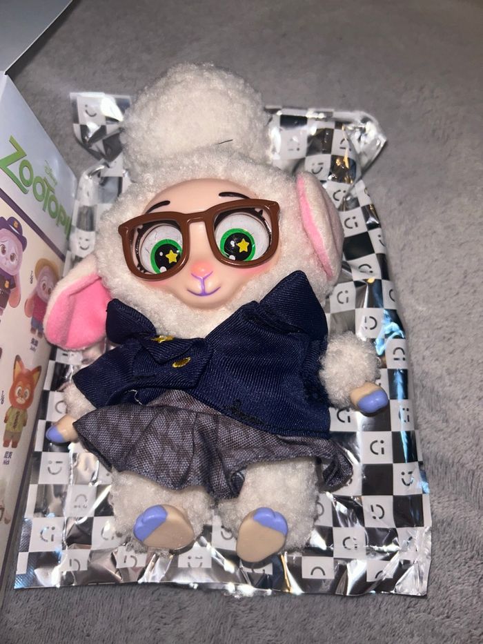 Peluche porte-clefs style labubu zootopia Disney - photo numéro 2