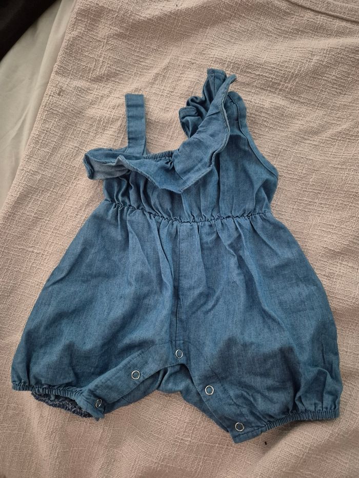 Combinaison short bebe 0-3 mois - photo numéro 2