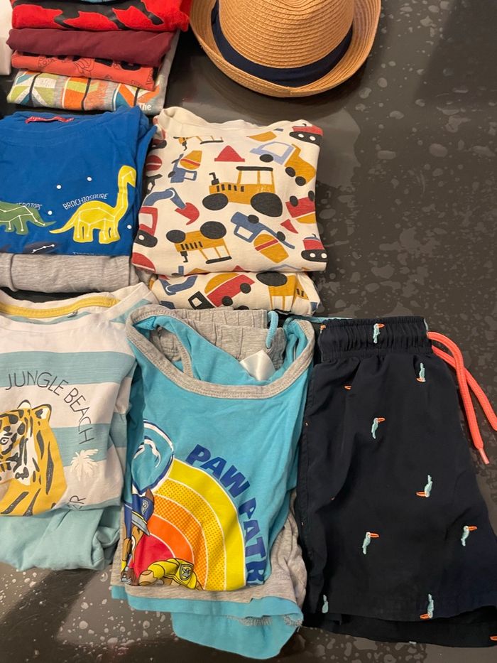 Lot été 6 ans garçon 23 pièces - photo numéro 3