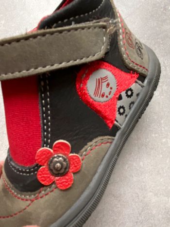 Chaussures fermeture scratch pointure 22