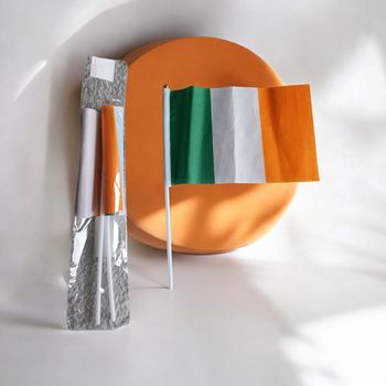 Lot de 3 drapeaux Irlande – Neufs – Support plastique