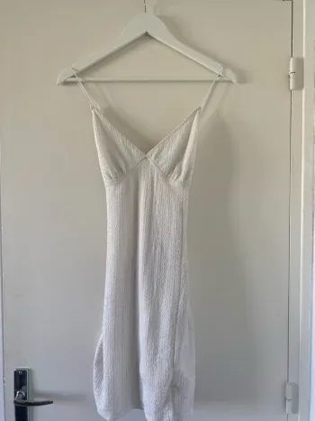 robe blanche dos nus