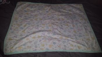 couverture lit bb très bon état