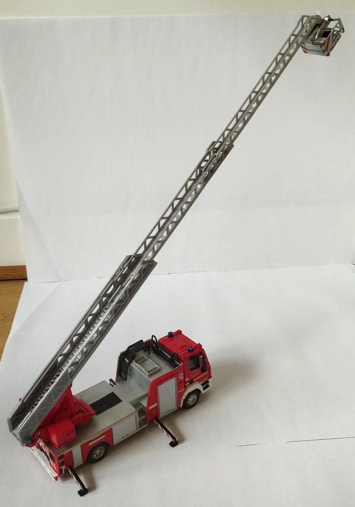 2 camions de pompiers Burago 1/50 - photo numéro 6
