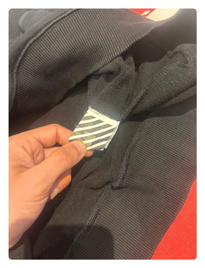 Sweat Off White taille L/XL noir imprimé dans le dos et sur les manches - photo numéro 9