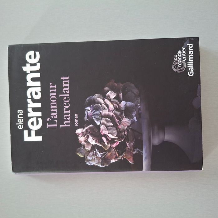 Livre roman "L'amour harcelant" de Ferrante Elena - Comme neuf - Format broché - Editeur Gallimard