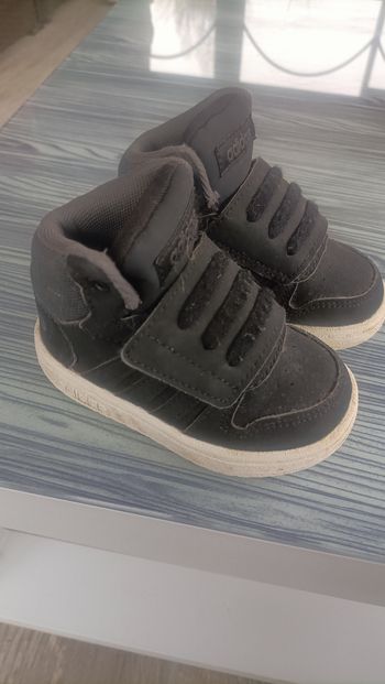 Basket garçon adidas p20 en parfait état