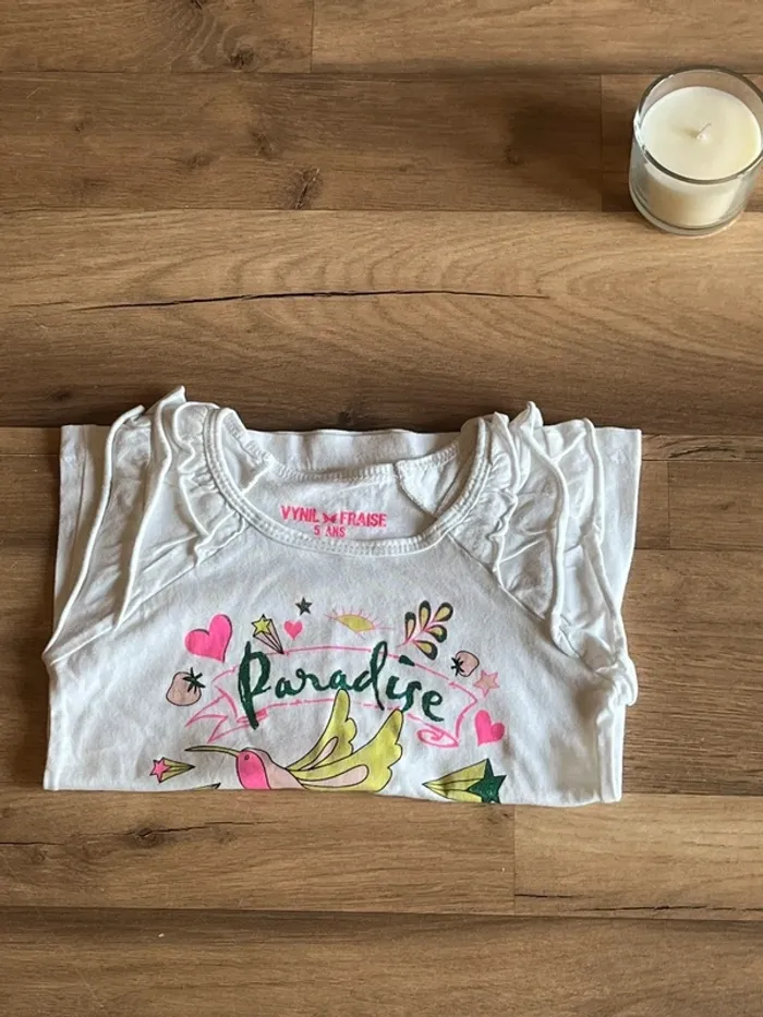 Je vend un tee shirt fille taille 5 ans très bon état - photo numéro 4