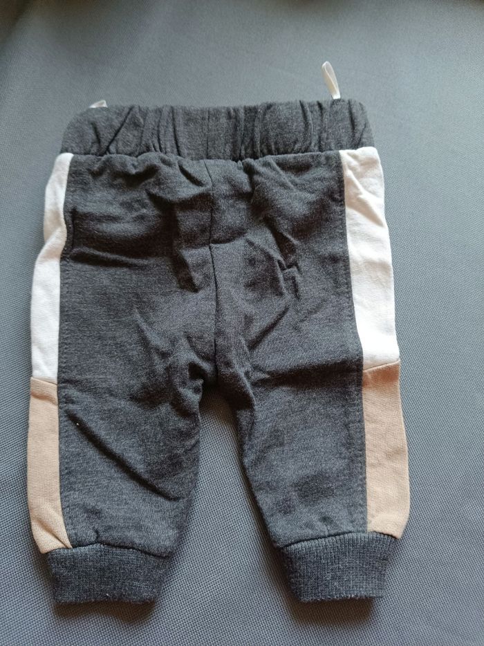 Bas de jogging gris 🦕 Taille 2/3 mois - photo numéro 6