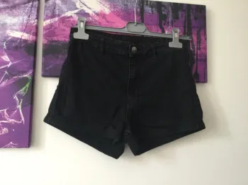 Short court noir H&M T40
