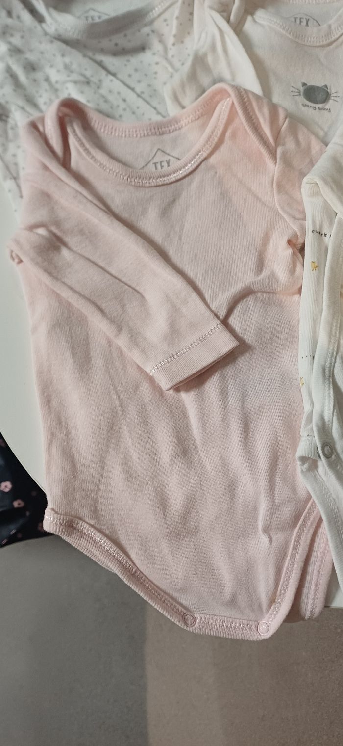 Lot de 5 bodies fille taille 3 mois - photo numéro 2