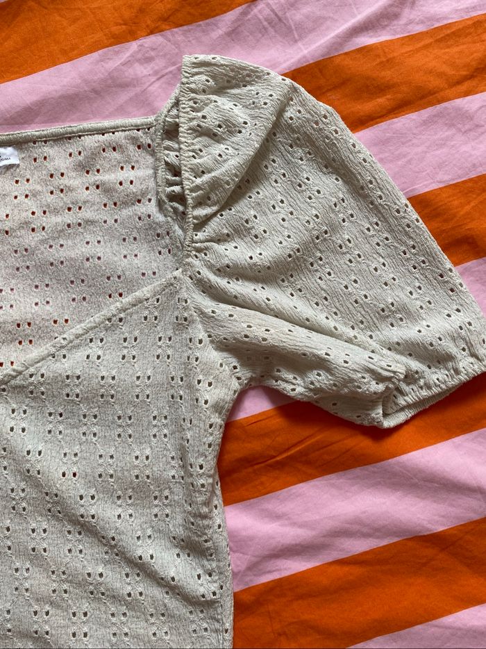 Top court romantique en broderie anglaise H&M taille M - photo numéro 6