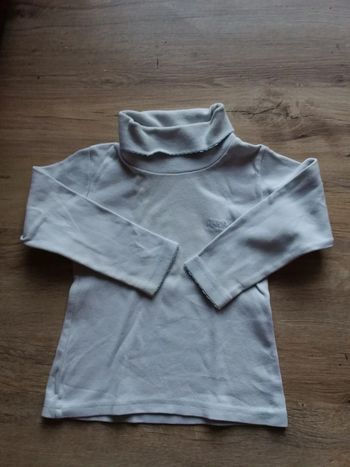 Haut col roulé bleu clair 3 ans