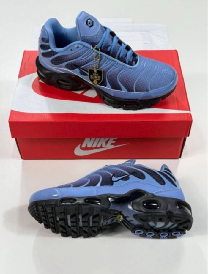 Nike tn enfant bleu 31