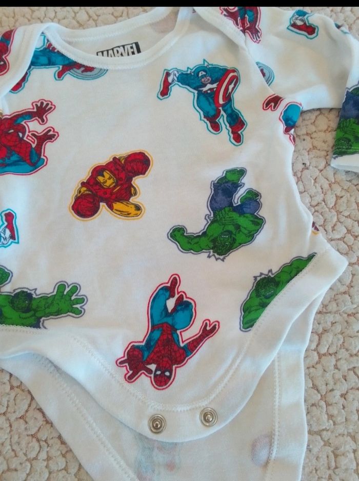 Bodies + bavoir Marvel Primark - photo numéro 3