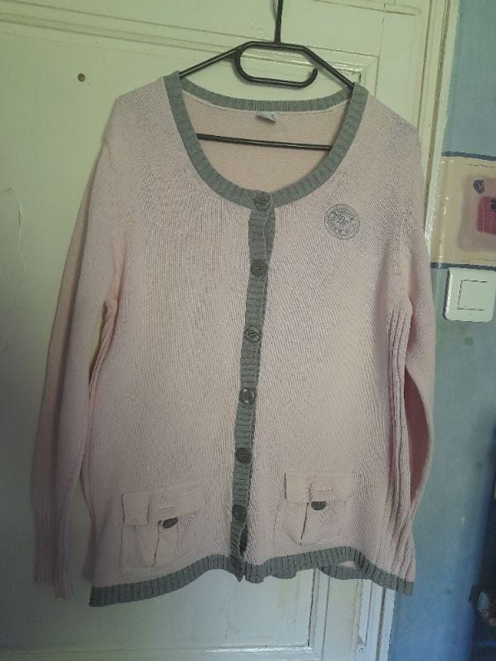 Gilet rose et gris brodé, taille 44