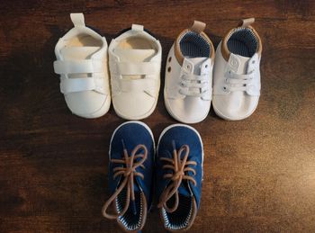 Lot de trois paires de chaussures 0-6 mois 🧸