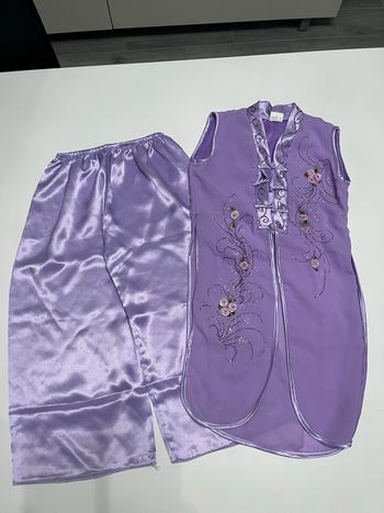 Bel  ensemble traditionnel parme 4 ans 