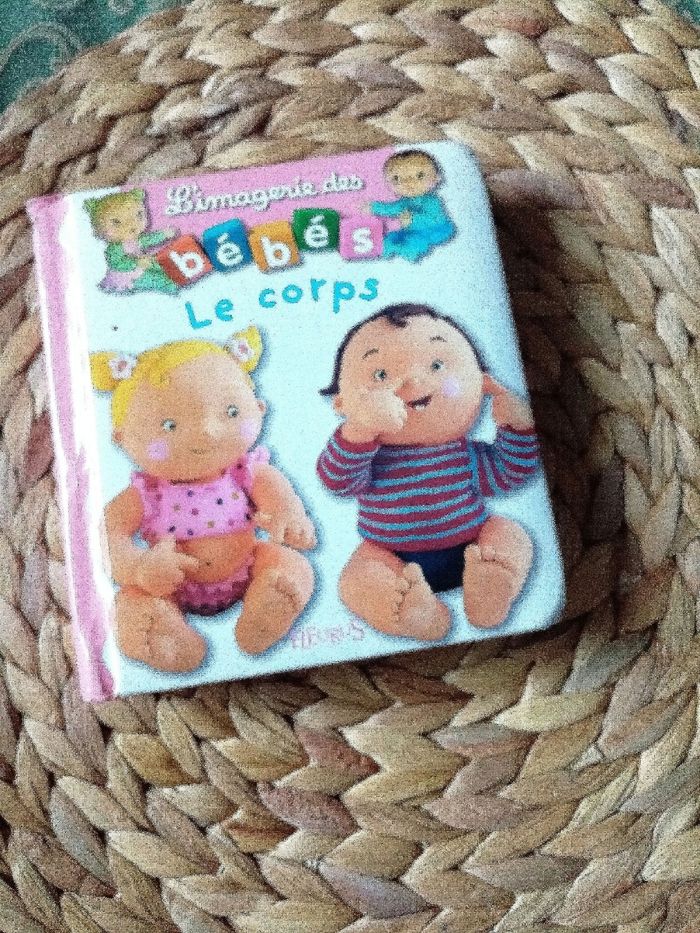 Livre l'imagerie des bébés (le corps)