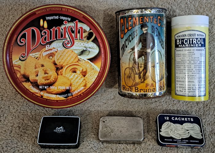 🧰 Lot d'anciennes boites en métal et plastique