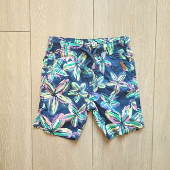 Très beau short bleu à fleur. Garçon 3 ans. Marque Gémo