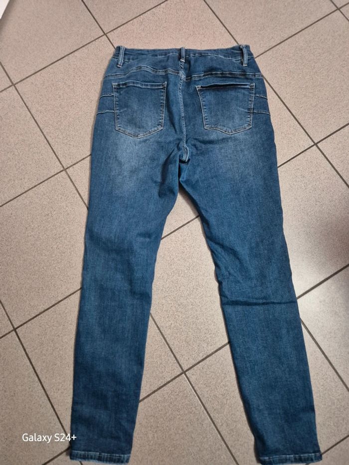Jean femme taille 42 - photo numéro 3