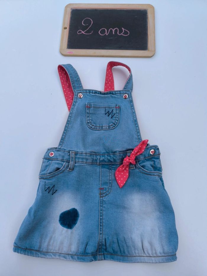 Robe en jean taille 2 ans en très bon état