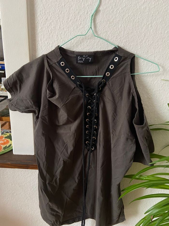 Haut kaki épaule dénudée - photo numéro 4