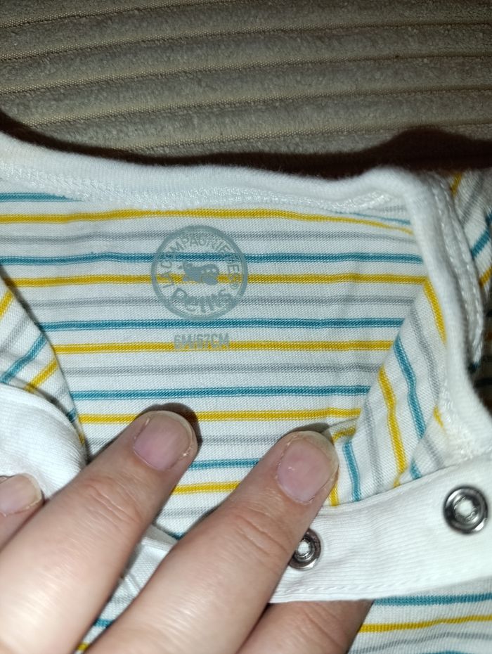 Ensemble 2 joggings+ un body taille 6 mois - photo numéro 8