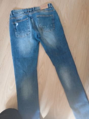 Pantalon vaquero desgastado