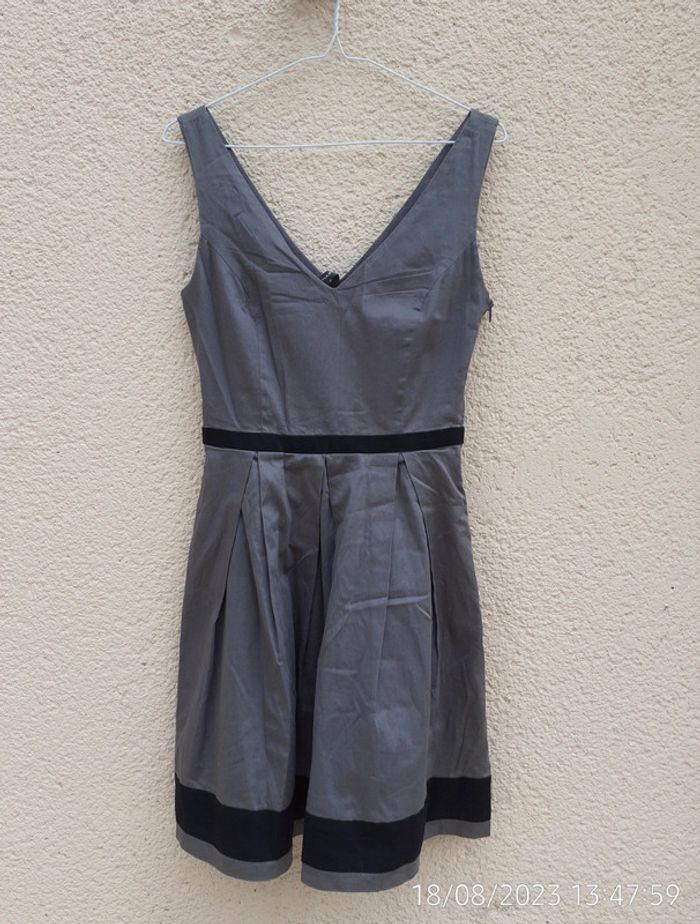 Robe naf naf gris taupe et noire