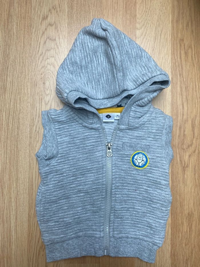 Gilet à capuche sans manches