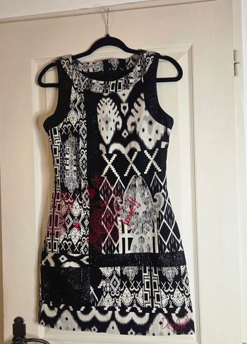 Robe Desigual T36 – Motif ethnique noir & blanc brodé – Pièce originale ✨
