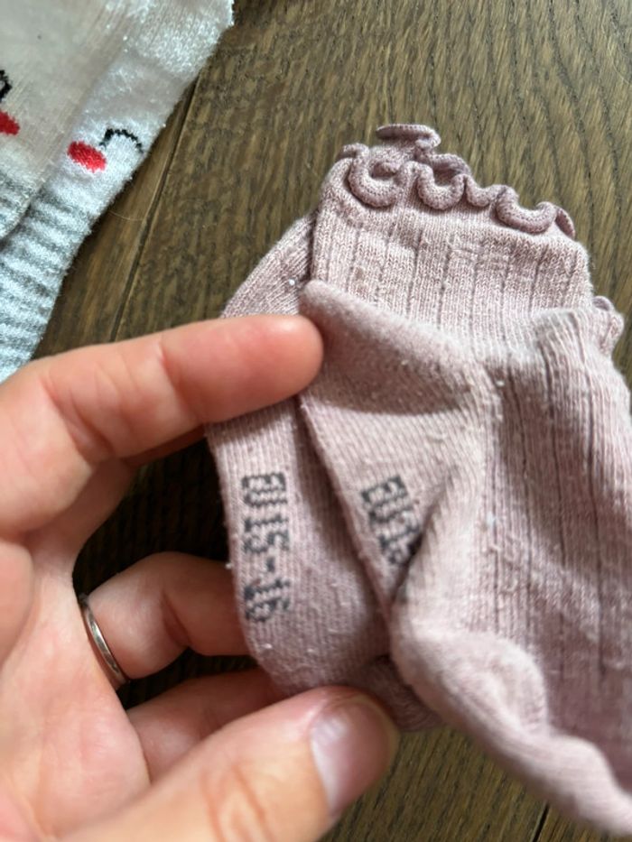 Lot de 5 paires de chaussettes bébé fille 15-16 tbe - photo numéro 2