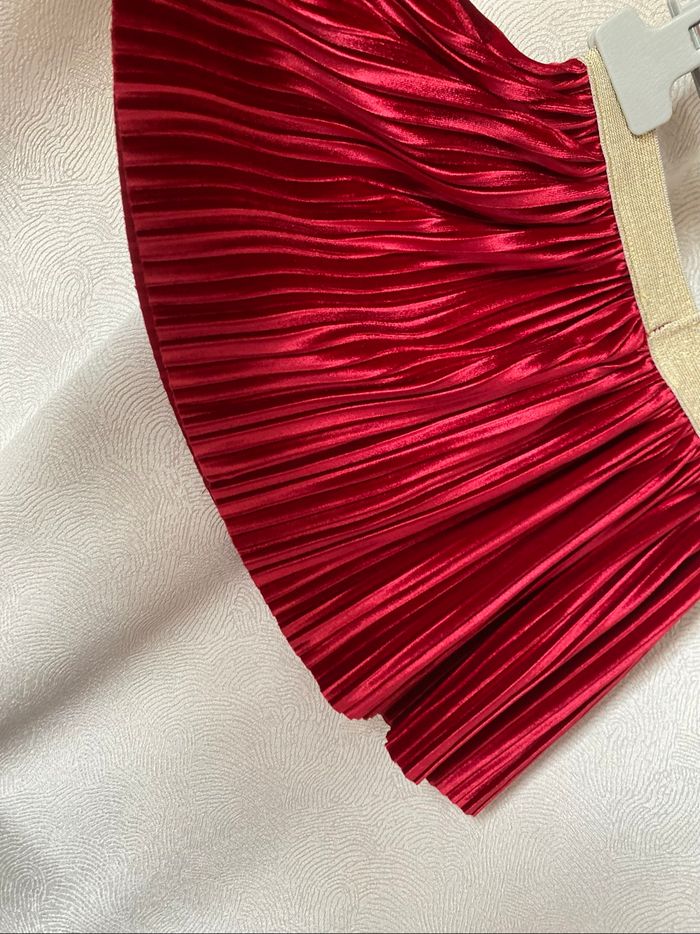 Très jolie petite jupe plissée en velours rouge et or 9-12 mois LC Waikiki - photo numéro 5