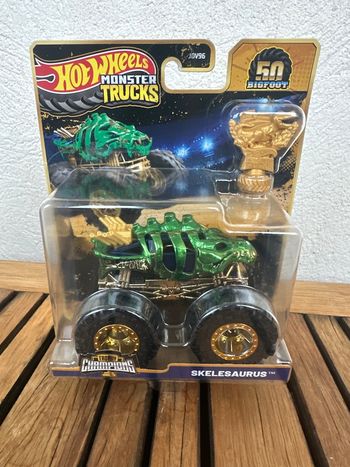 Hot Wheels Monster Trucks Skelesaurus neuf 