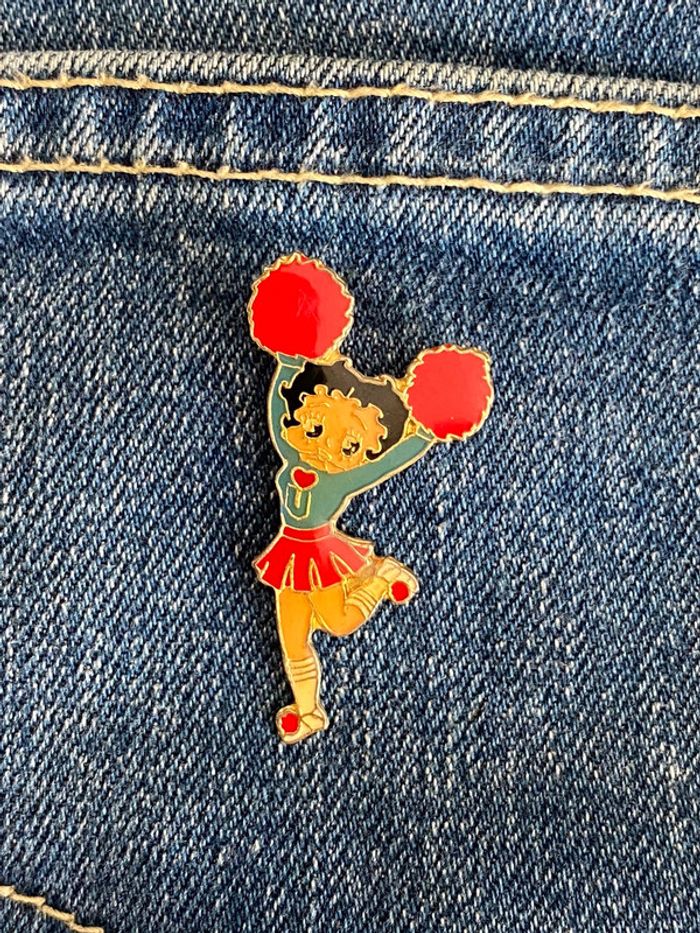 Pin’s Betty boop pompom-girls