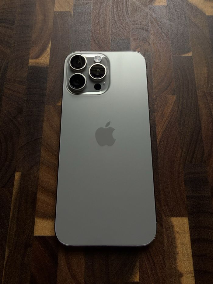 I P h o n e 16 pro Max - photo numéro 2