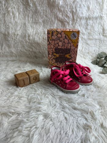 Paire de chaussures Stones and bornes taille 19