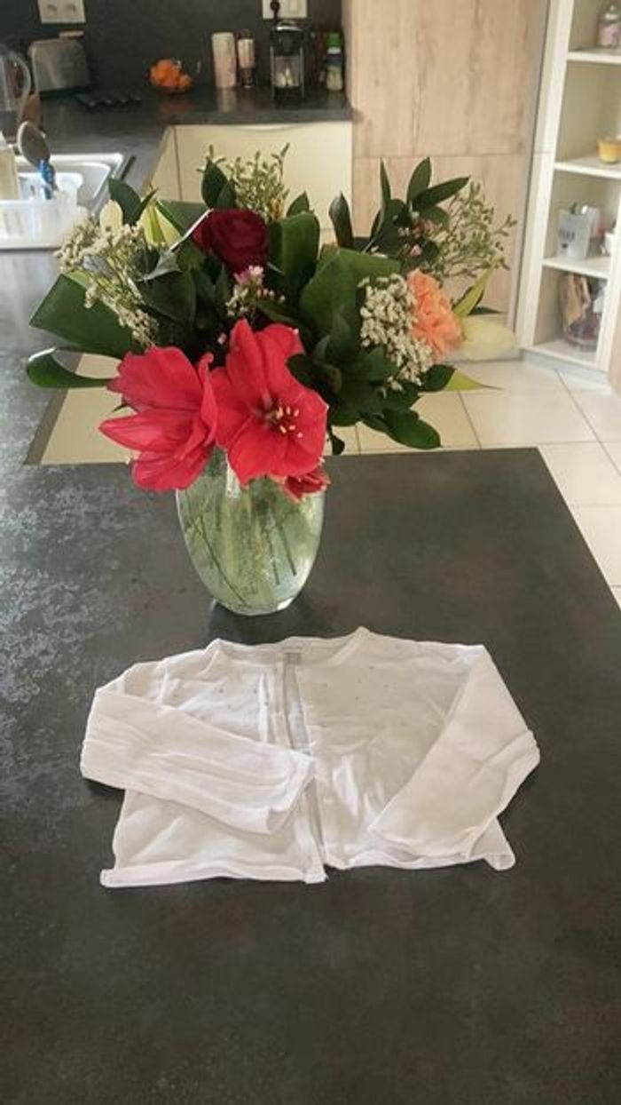 Gilet fin blanc à strass ~ bébé fille 23M