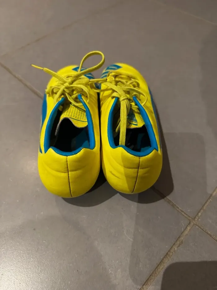 Chaussures de foot à crampons moulés - Puma - Evo speed 5 - Jaune & Bleu turquoise - 34 - Bon état - photo numéro 5