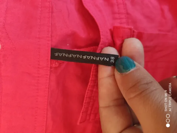 Short rouge en très bon état - photo numéro 5