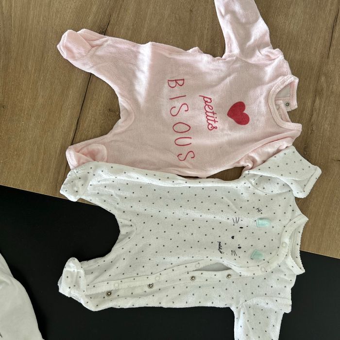 Lot pyjamas 1 mois - photo numéro 3