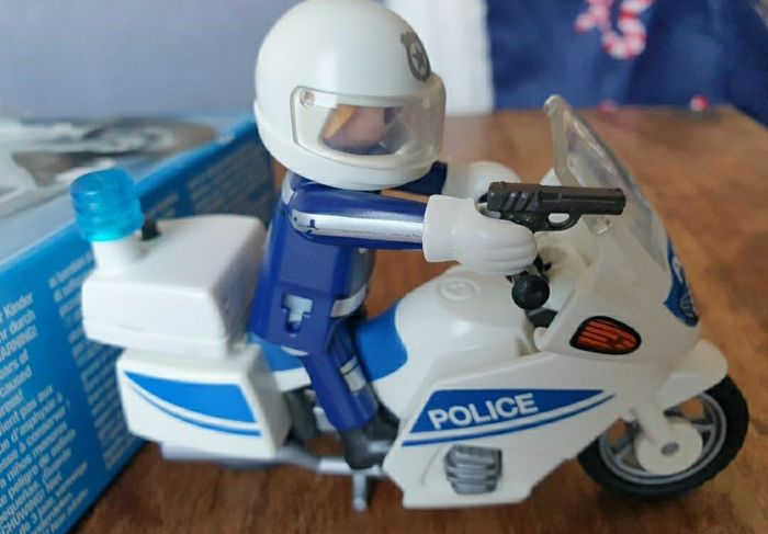 Motard policier Playmobil - photo numéro 2