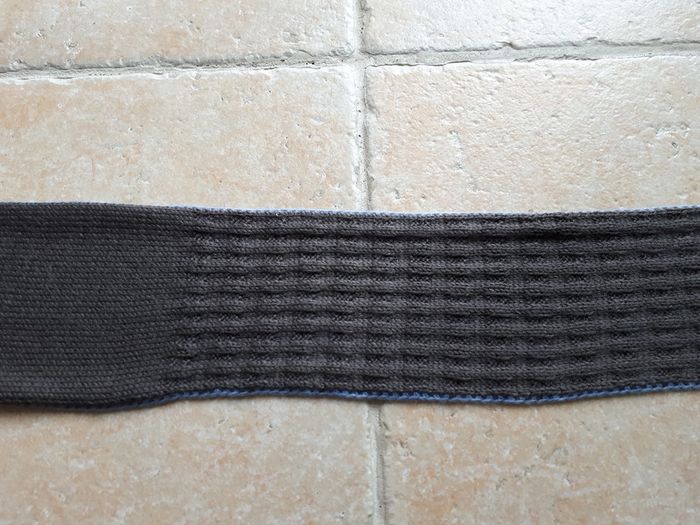 écharpe tricoté main grise et bleue 12mois - photo numéro 3