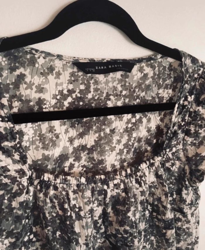 Robe à fleurs ceintrée Zara neuve - photo numéro 2