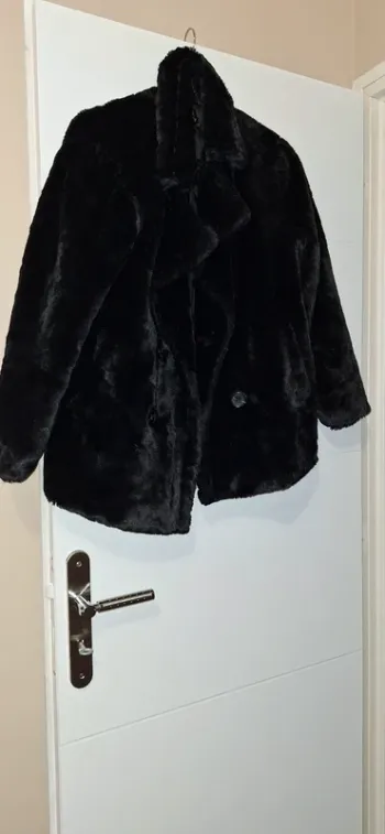 Manteau fausse fourrure