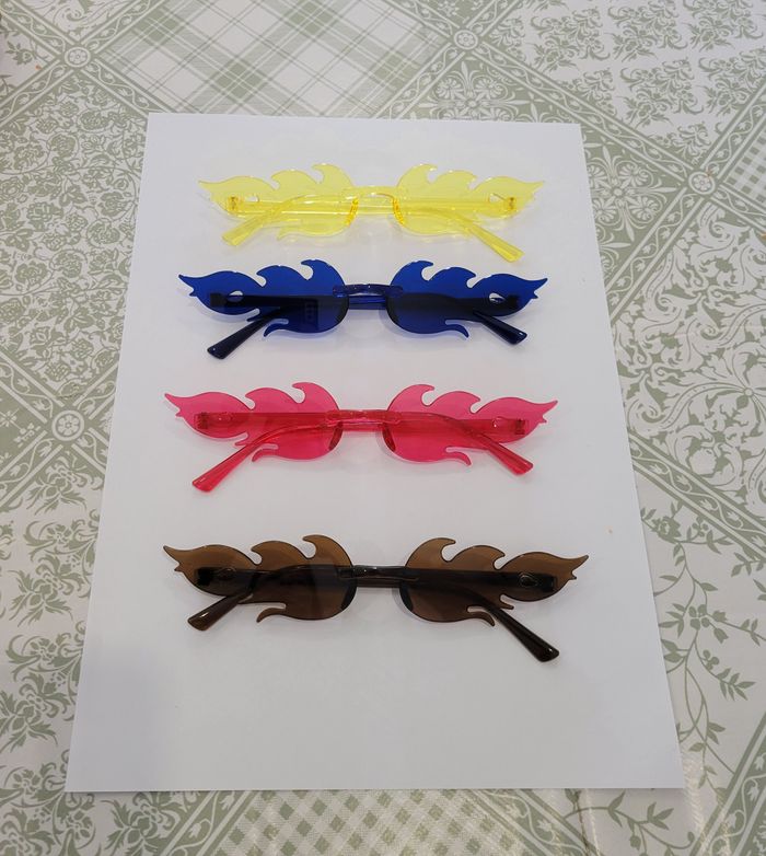Lot de 4 paires lunettes flamme disco années 80 ! bleu, jaune, rose, marron