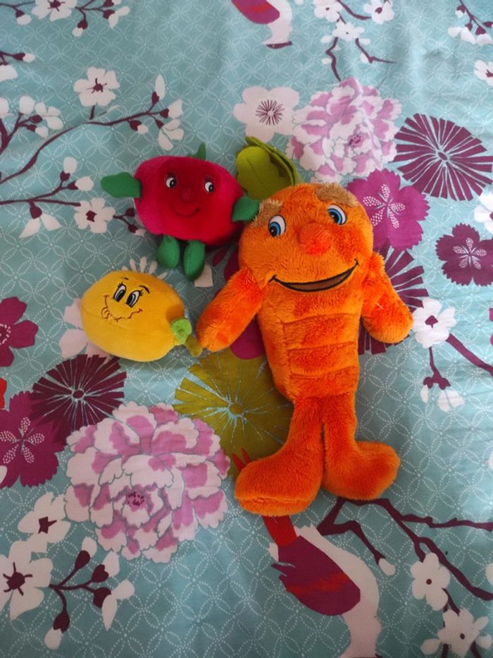Lot de 5 peluches carotte géante, citron, pomme , tomate géante et tomate playtive junior
